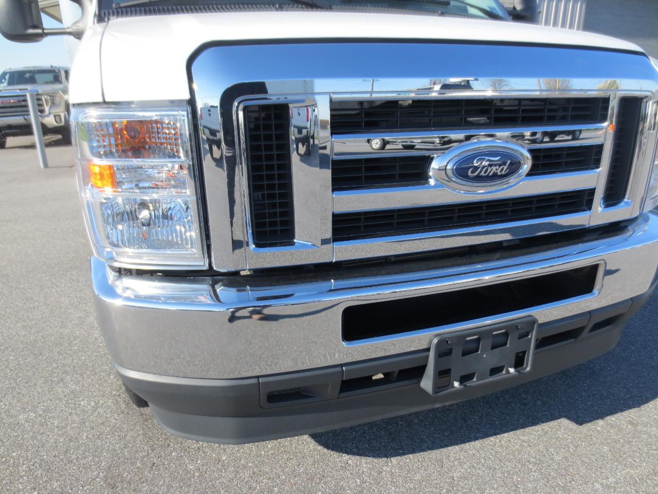 Ford Econoline E-450 2024