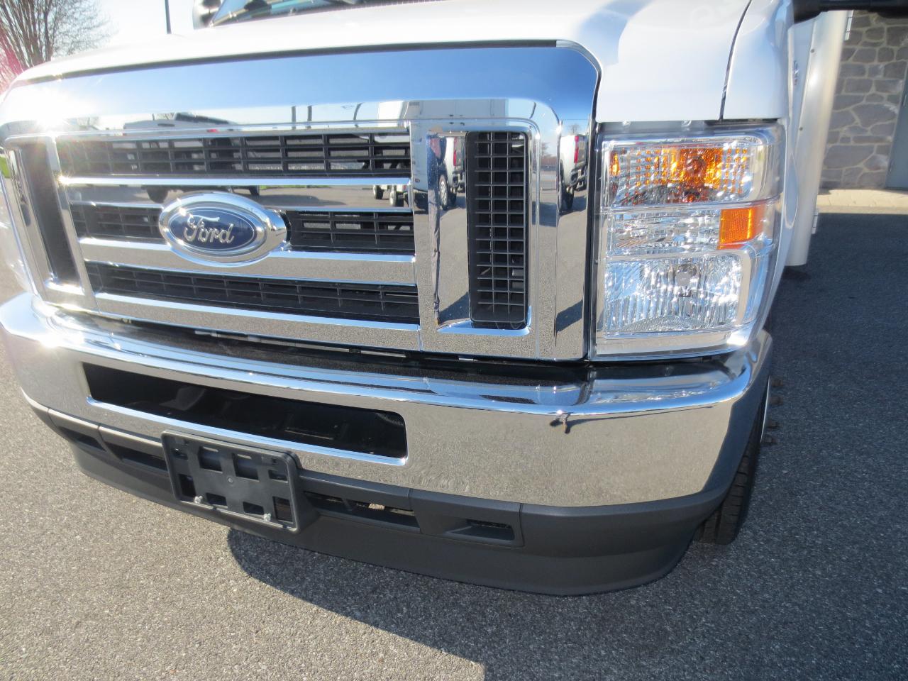 Ford Econoline E-450 2024