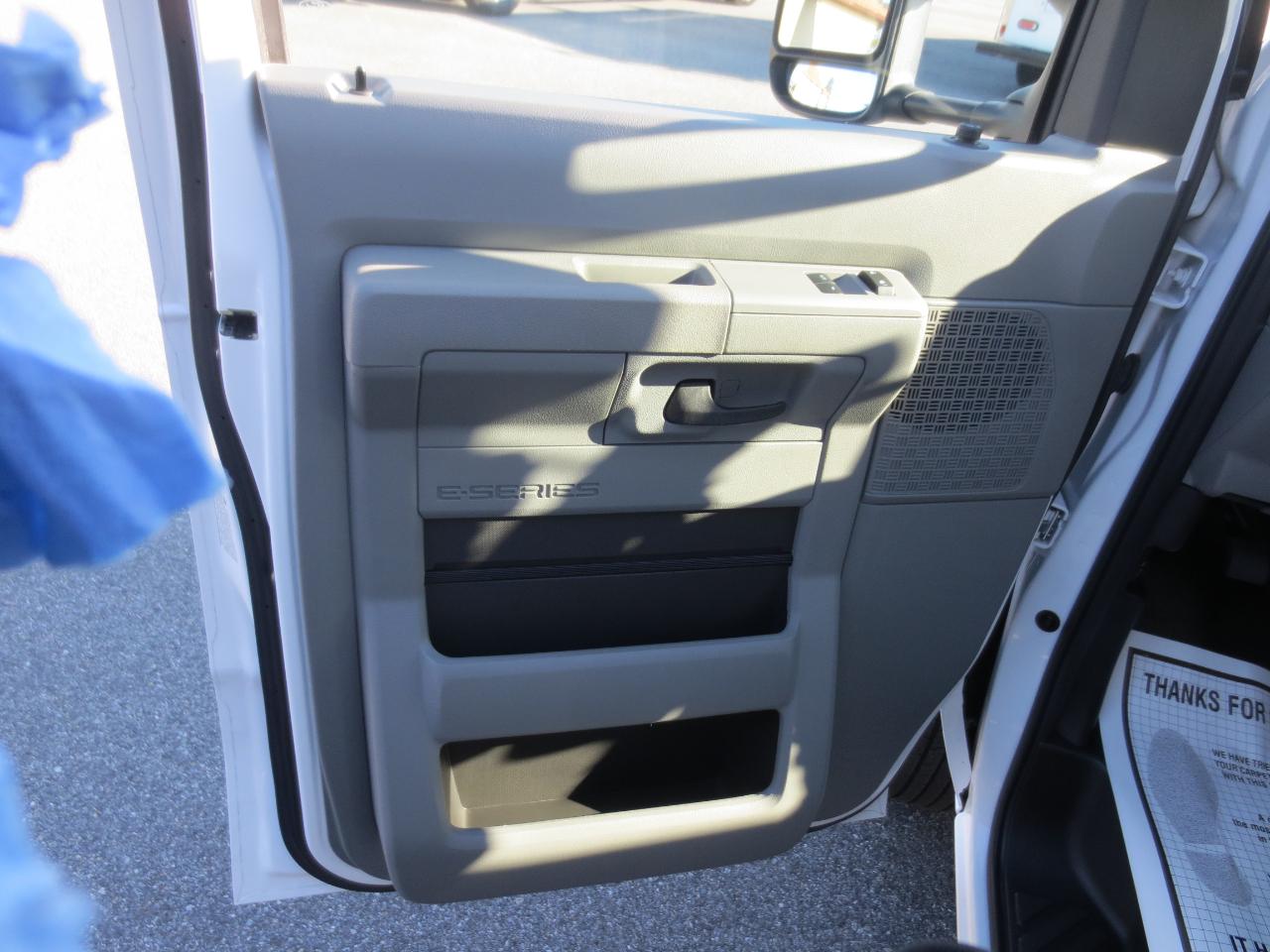 Ford Econoline E-450 2024