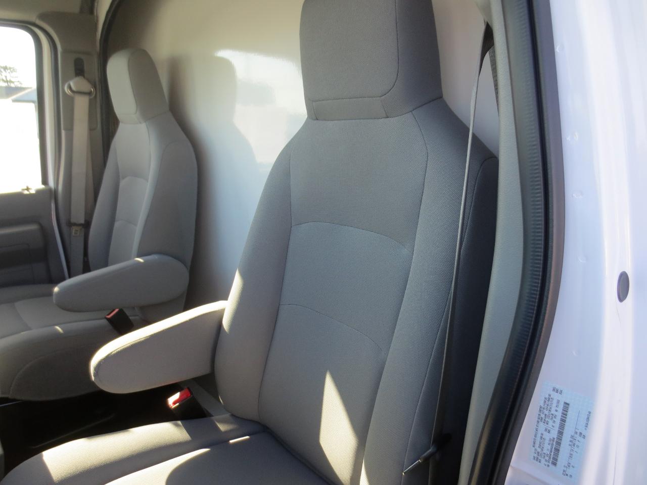 Ford Econoline E-450 2024