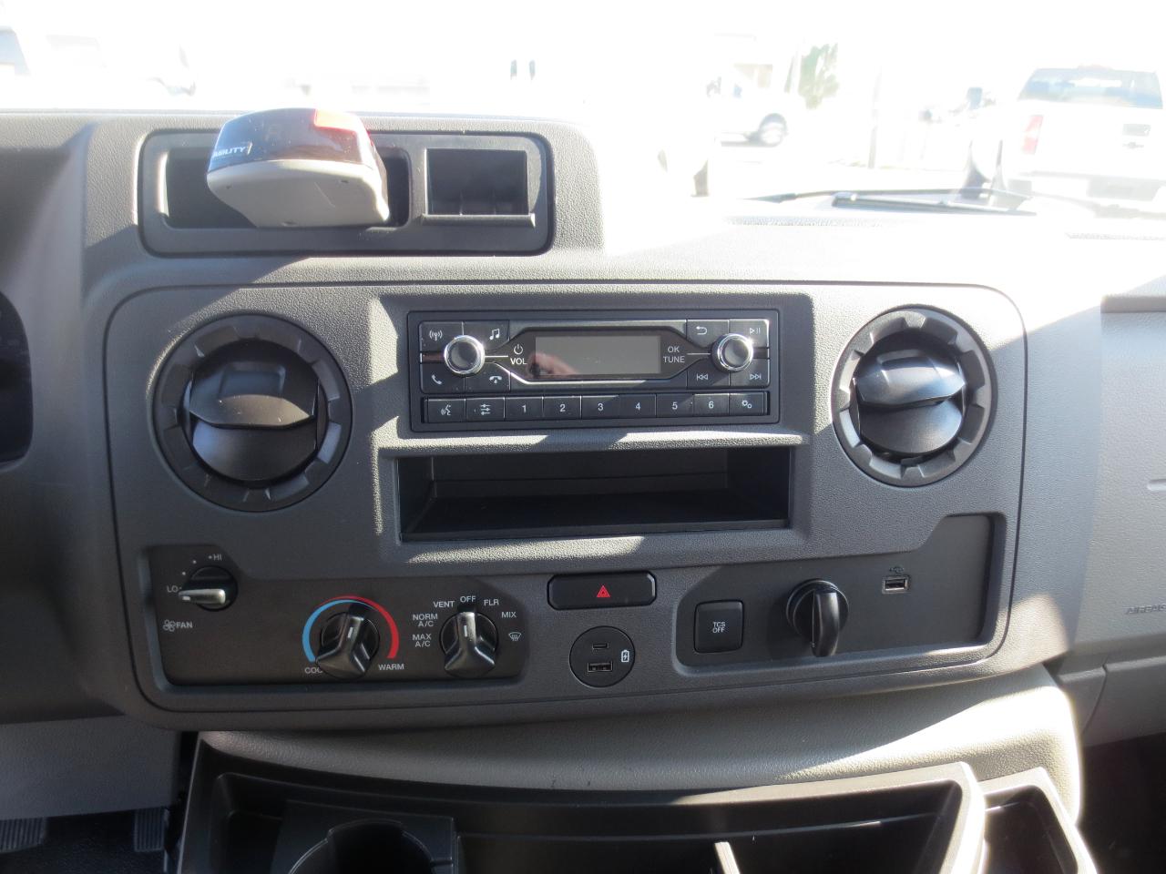 Ford Econoline E-450 2024