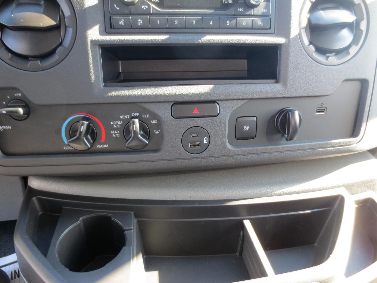 Ford Econoline E-450 2024