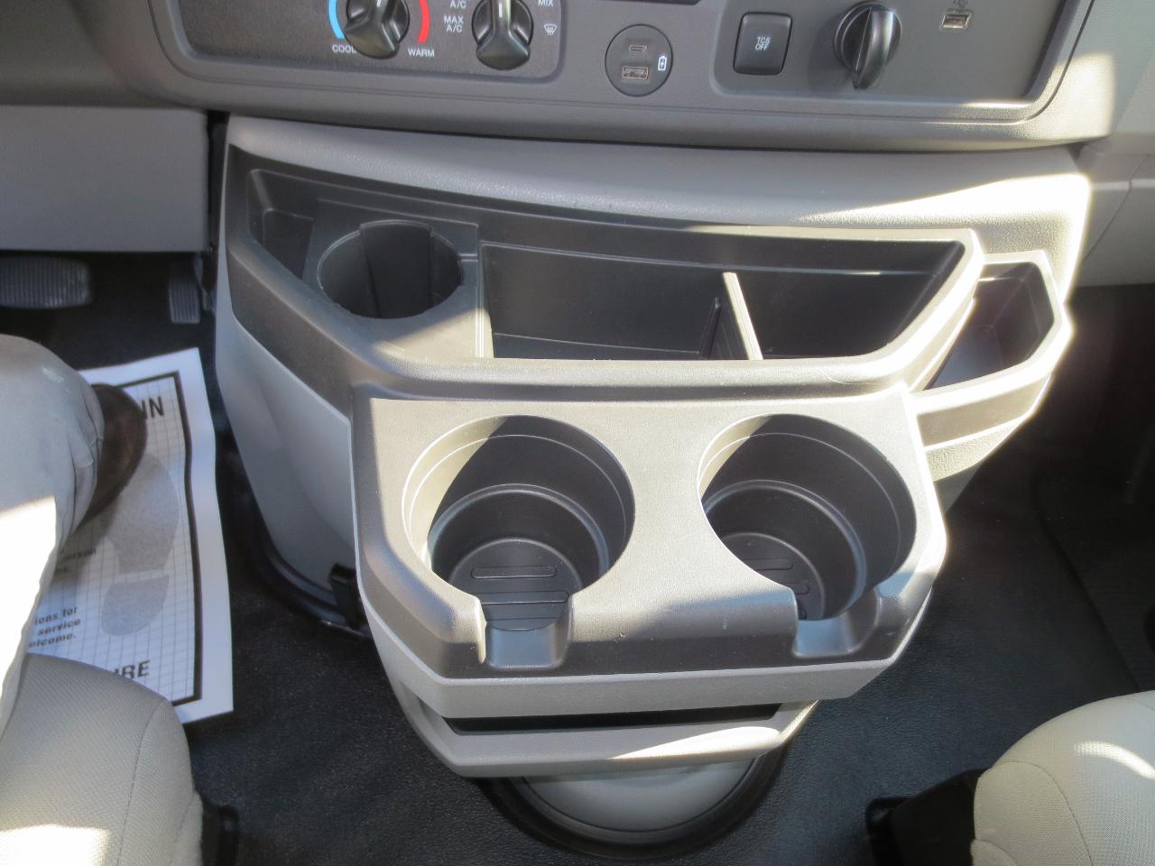 Ford Econoline E-450 2024