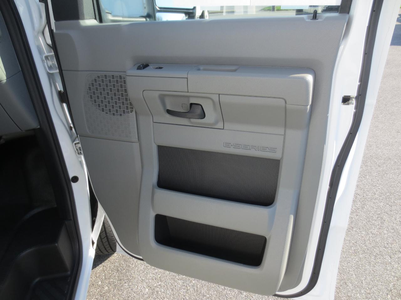 Ford Econoline E-450 2024