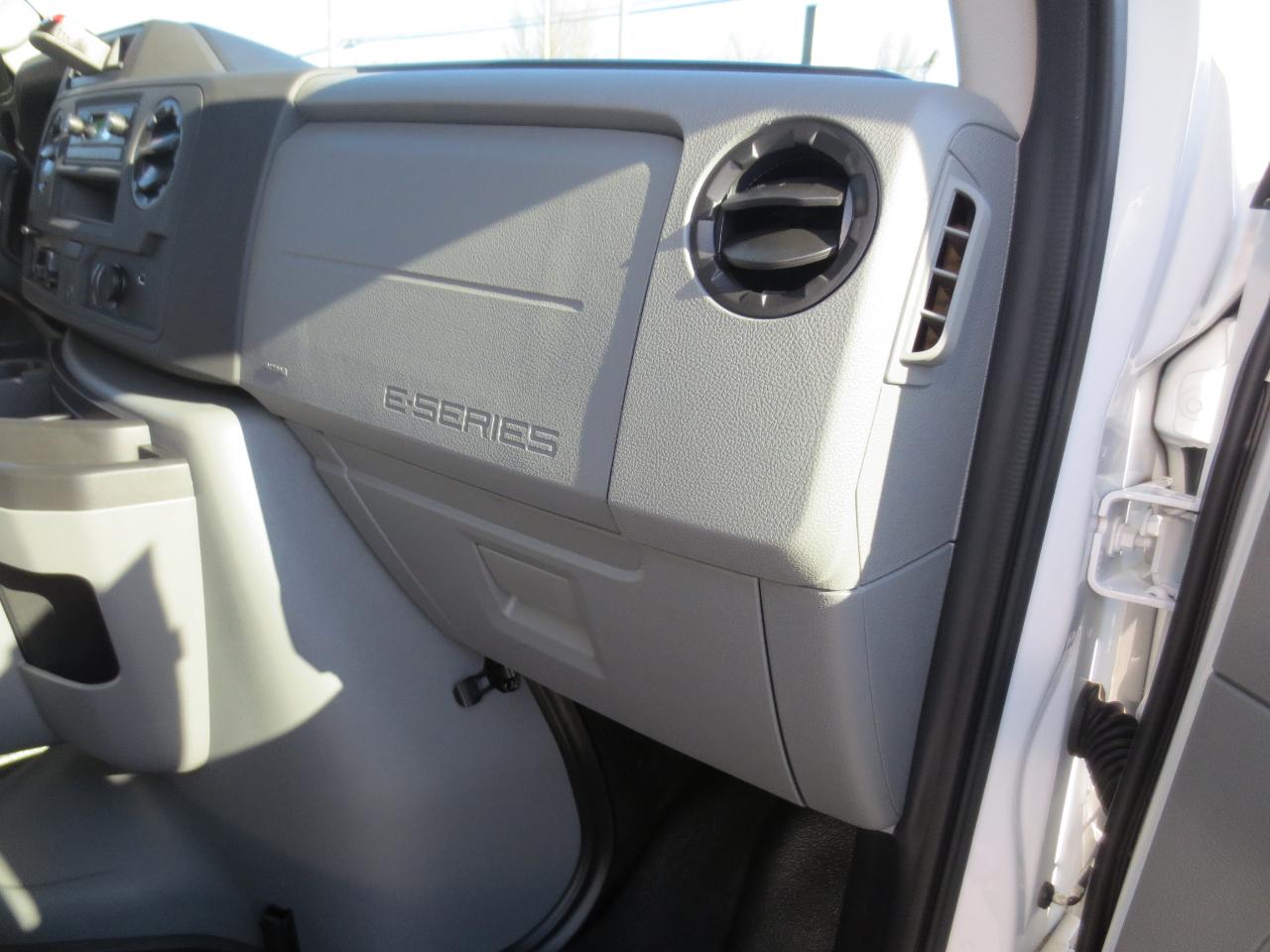 Ford Econoline E-450 2024