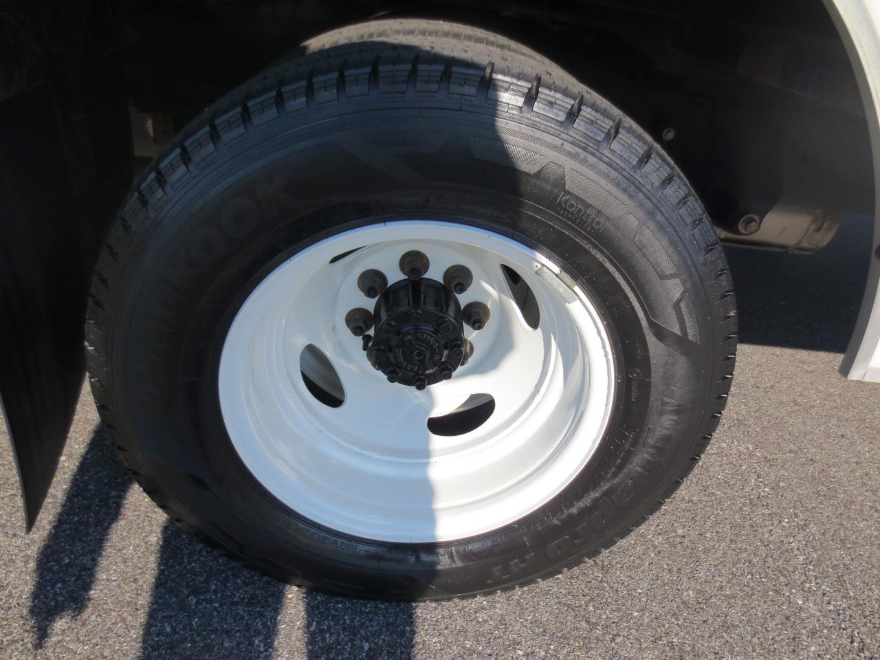 Ford Econoline E-450 2024