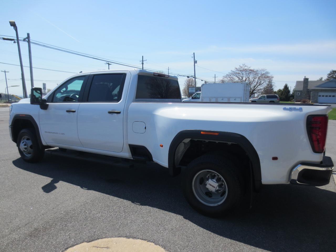 GMC Sierra 3500HD Pro Crew Cab 4WD LB 2024