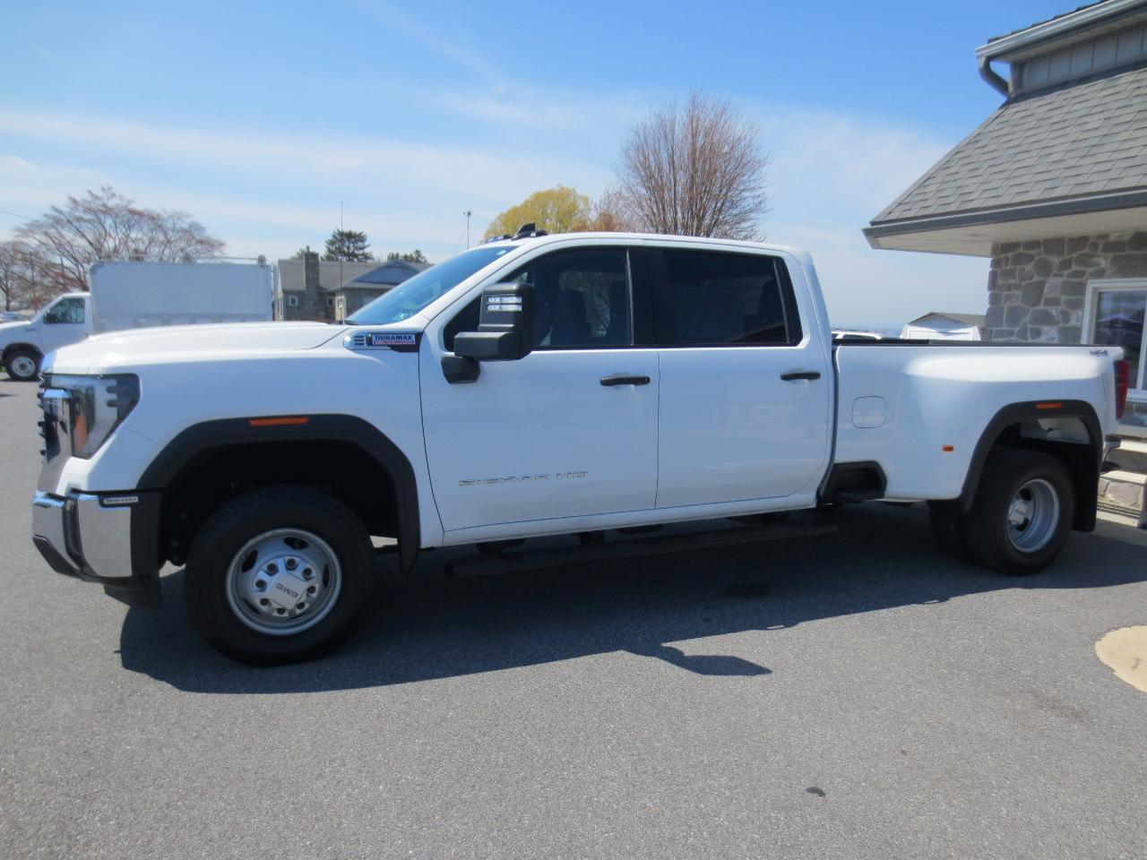 GMC Sierra 3500HD Pro Crew Cab 4WD LB 2024