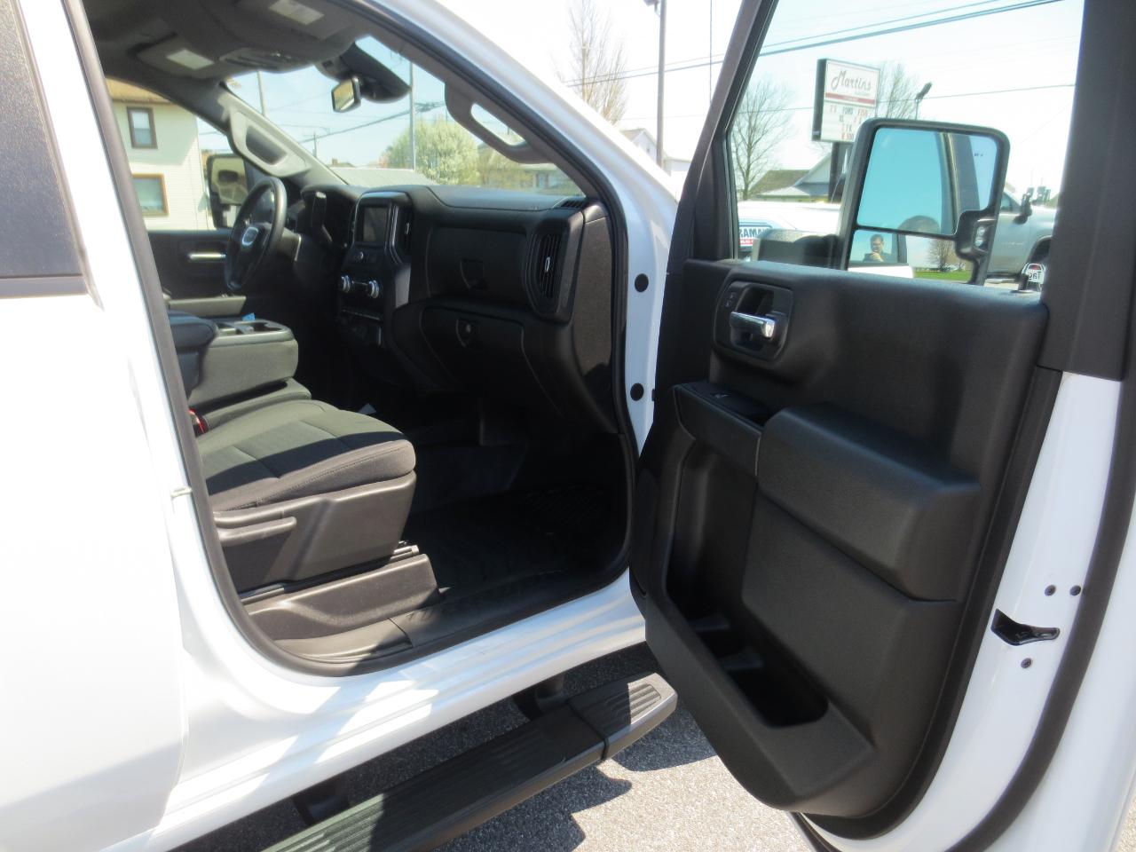 GMC Sierra 3500HD Pro Crew Cab 4WD LB 2024