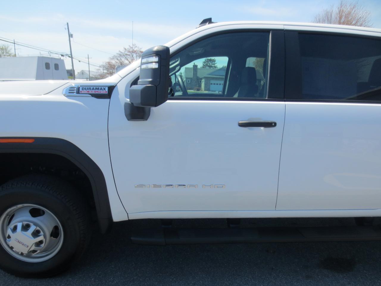 GMC Sierra 3500HD Pro Crew Cab 4WD LB 2024