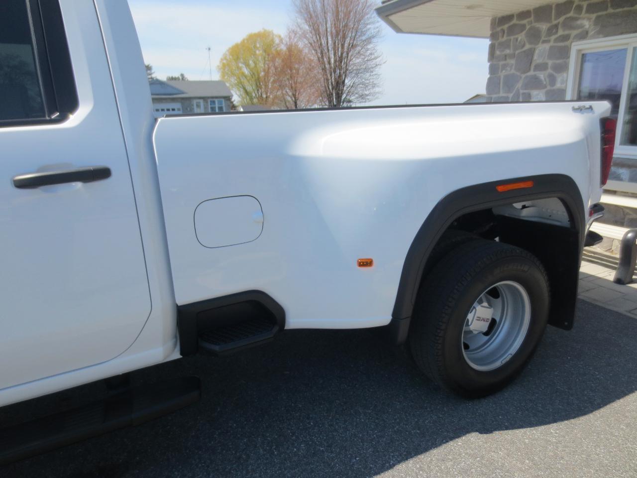 GMC Sierra 3500HD Pro Crew Cab 4WD LB 2024