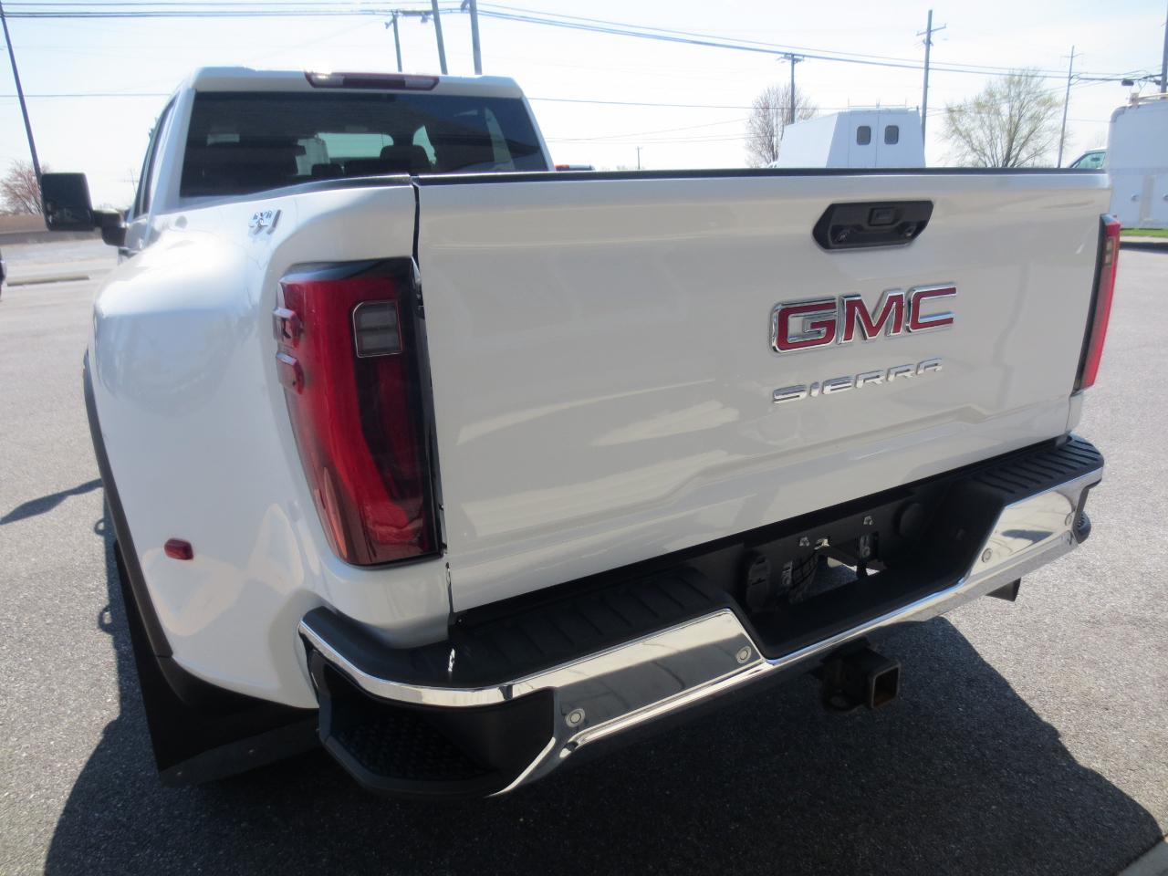 GMC Sierra 3500HD Pro Crew Cab 4WD LB 2024