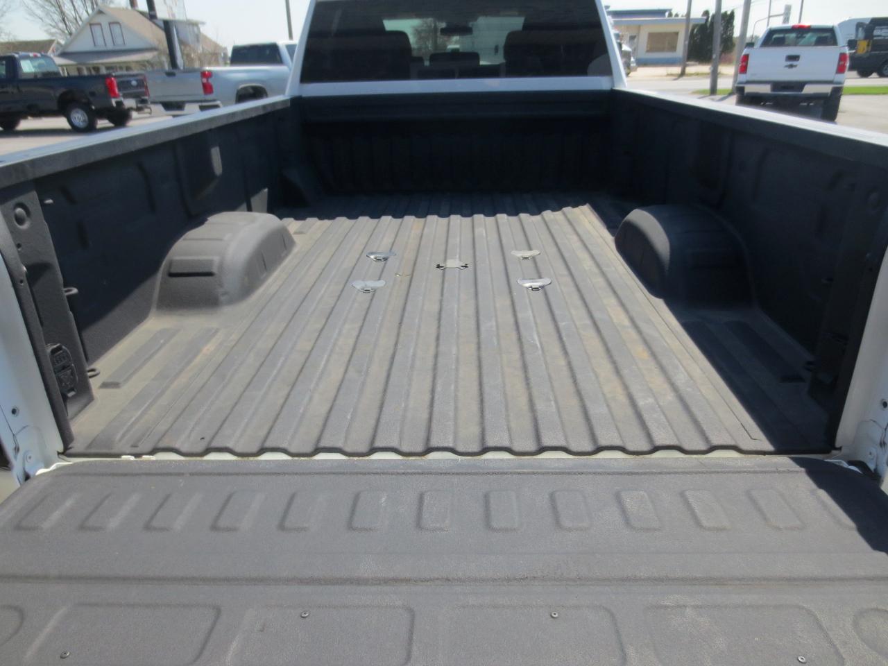 GMC Sierra 3500HD Pro Crew Cab 4WD LB 2024