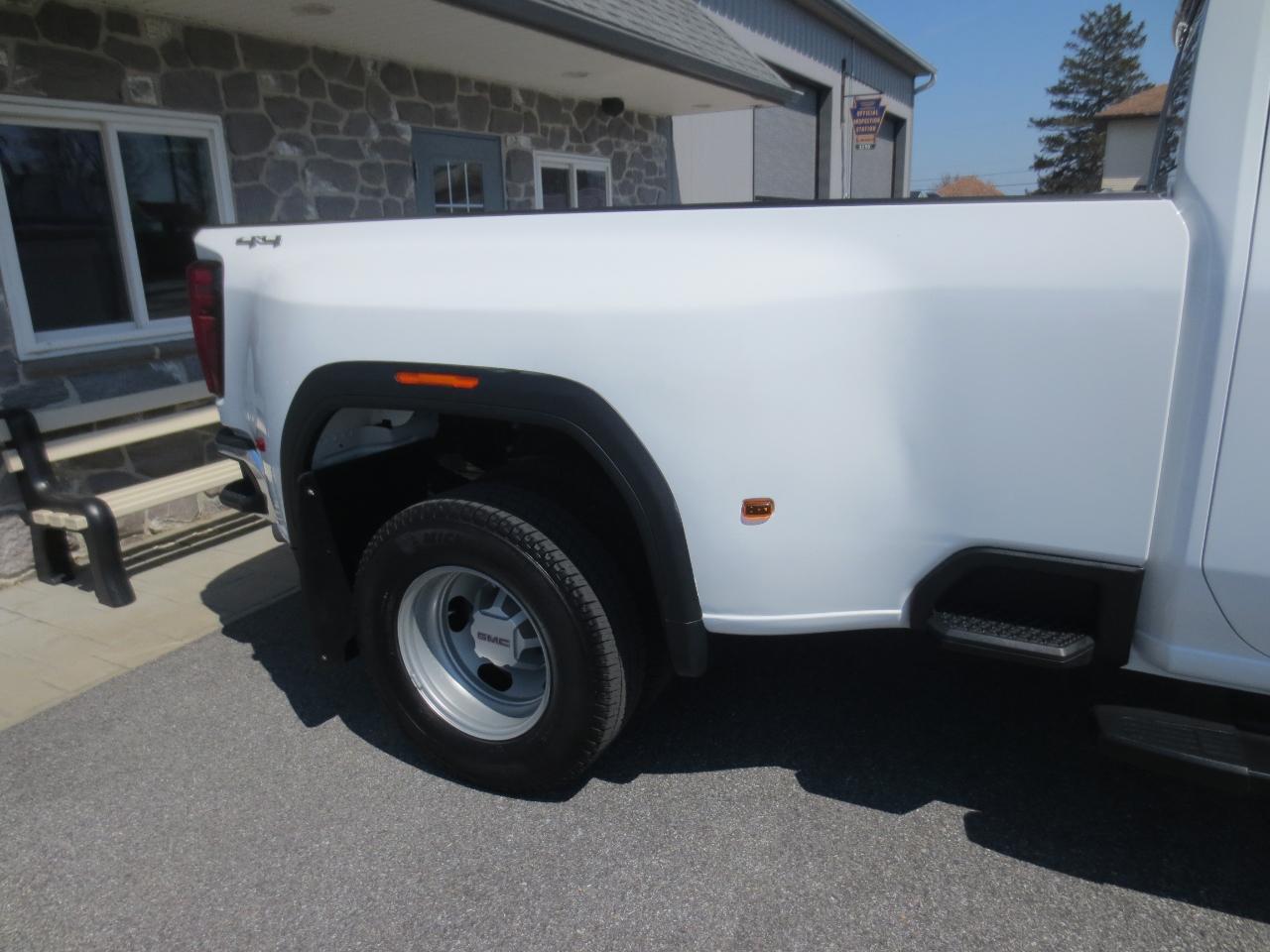 GMC Sierra 3500HD Pro Crew Cab 4WD LB 2024