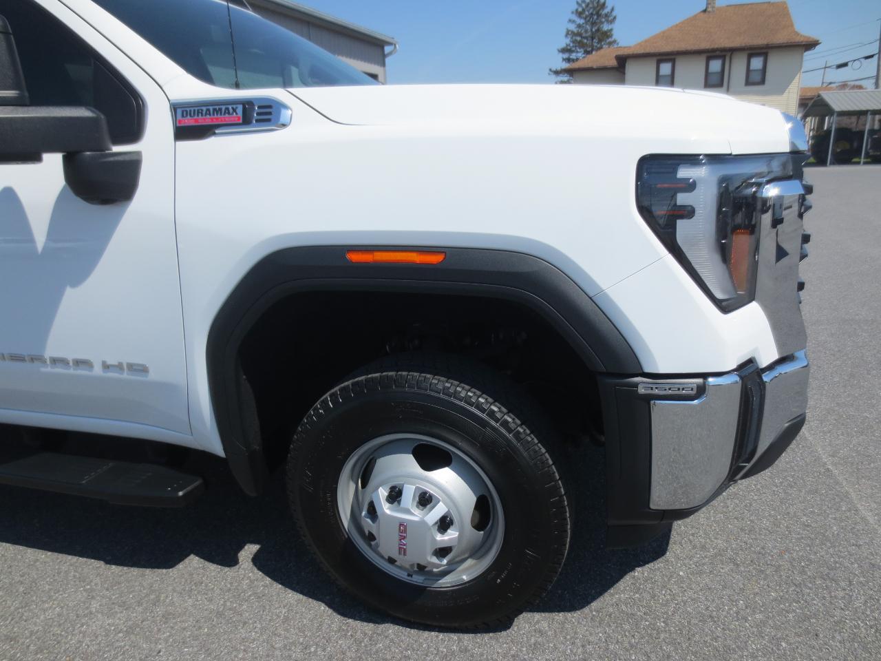 GMC Sierra 3500HD Pro Crew Cab 4WD LB 2024