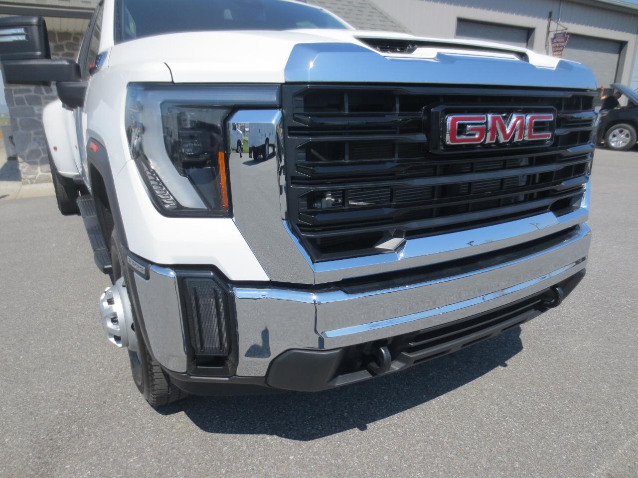 GMC Sierra 3500HD Pro Crew Cab 4WD LB 2024