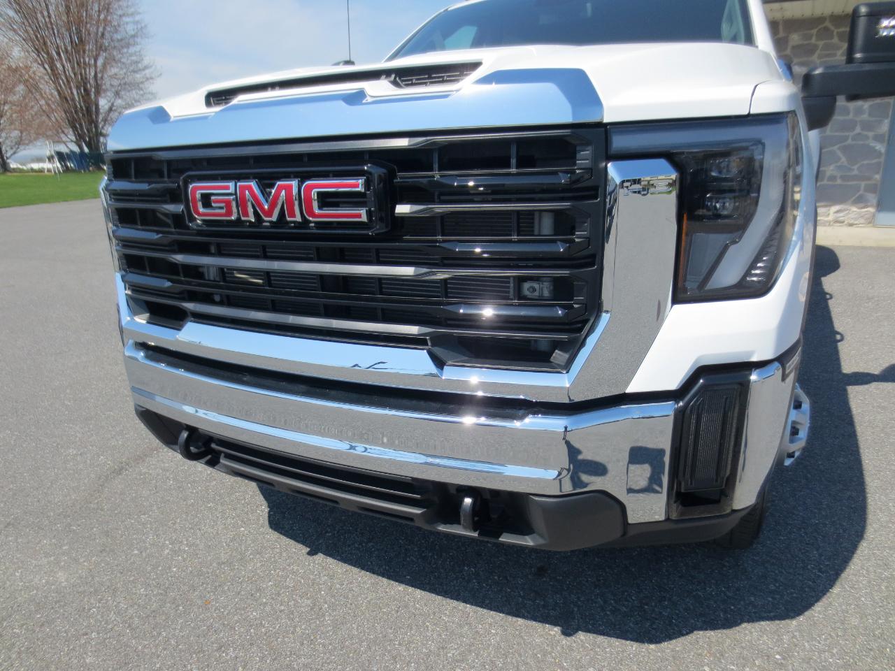 GMC Sierra 3500HD Pro Crew Cab 4WD LB 2024