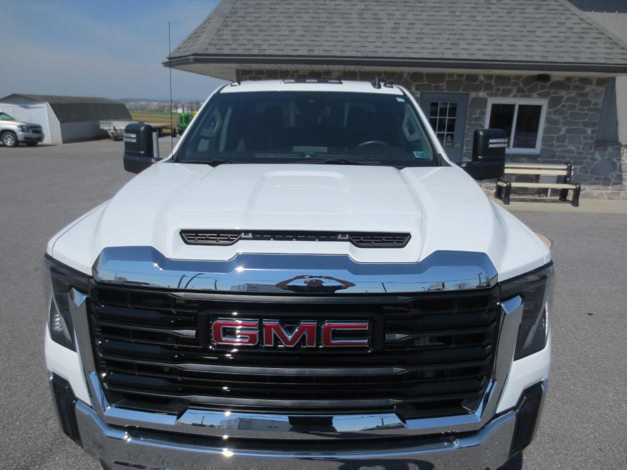 GMC Sierra 3500HD Pro Crew Cab 4WD LB 2024