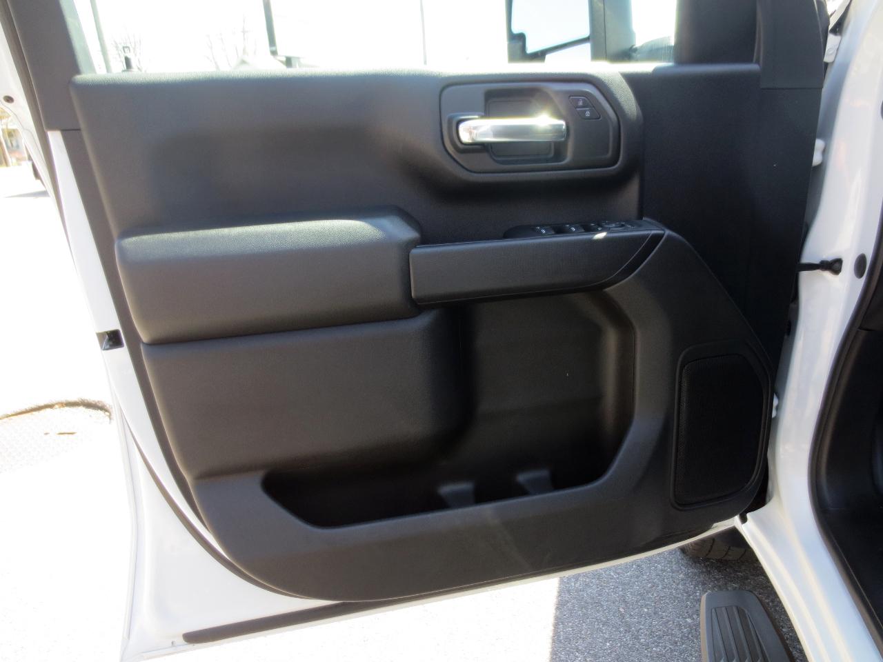 GMC Sierra 3500HD Pro Crew Cab 4WD LB 2024