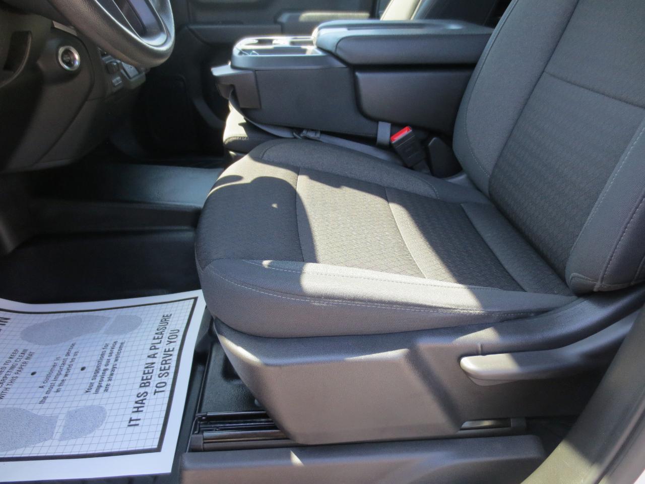 GMC Sierra 3500HD Pro Crew Cab 4WD LB 2024