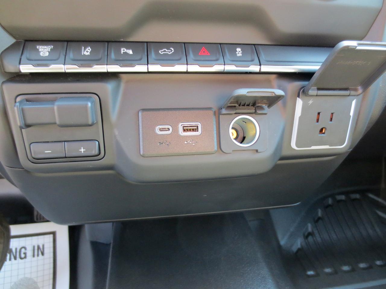 GMC Sierra 3500HD Pro Crew Cab 4WD LB 2024