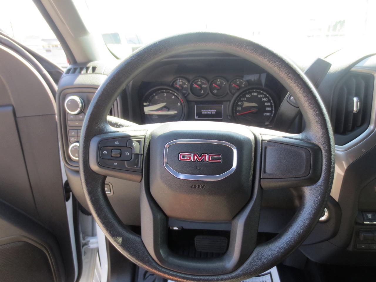 GMC Sierra 3500HD Pro Crew Cab 4WD LB 2024