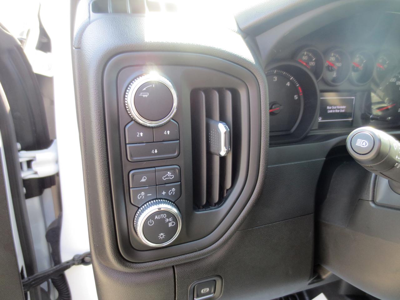 GMC Sierra 3500HD Pro Crew Cab 4WD LB 2024