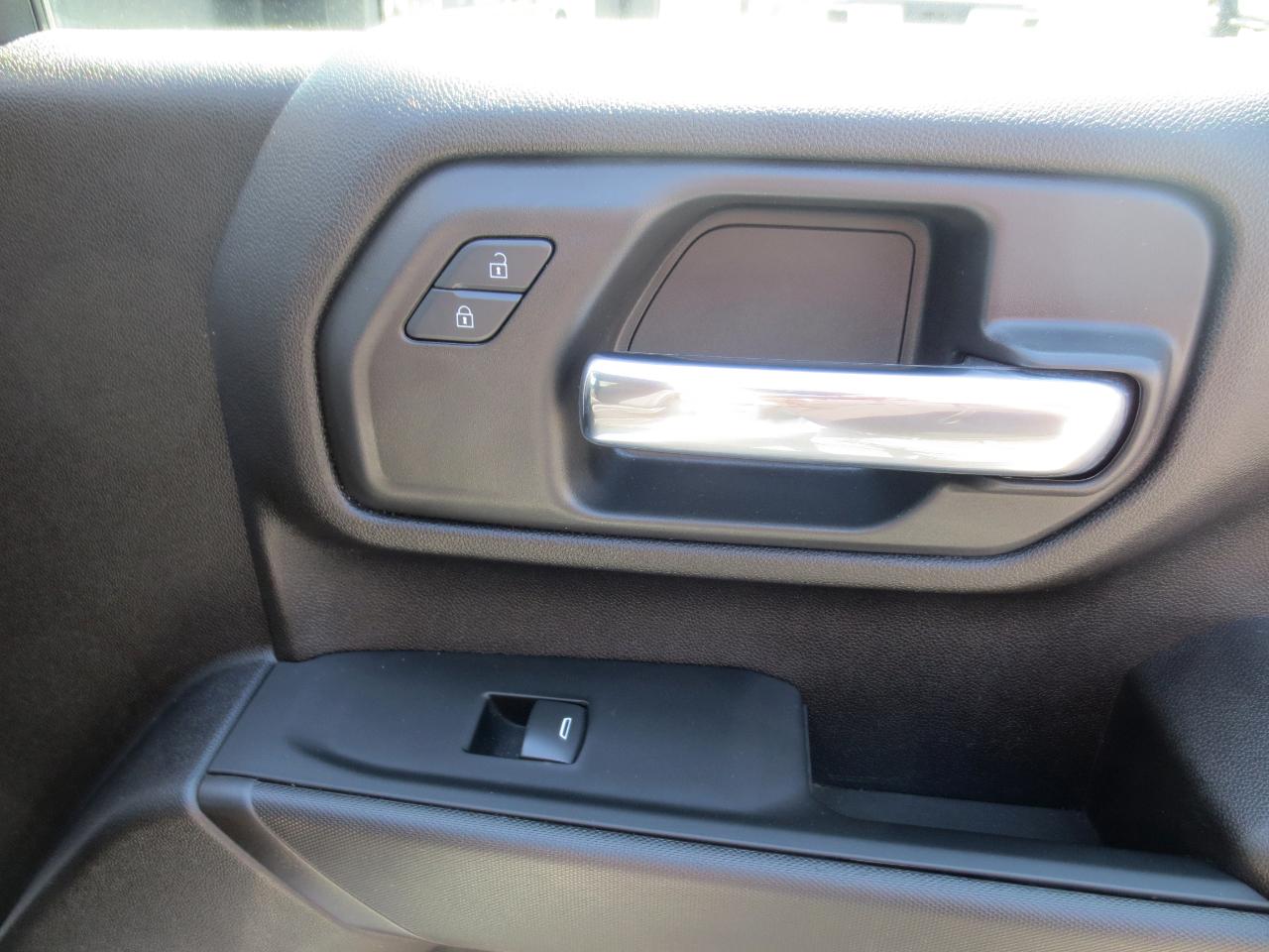 GMC Sierra 3500HD Pro Crew Cab 4WD LB 2024