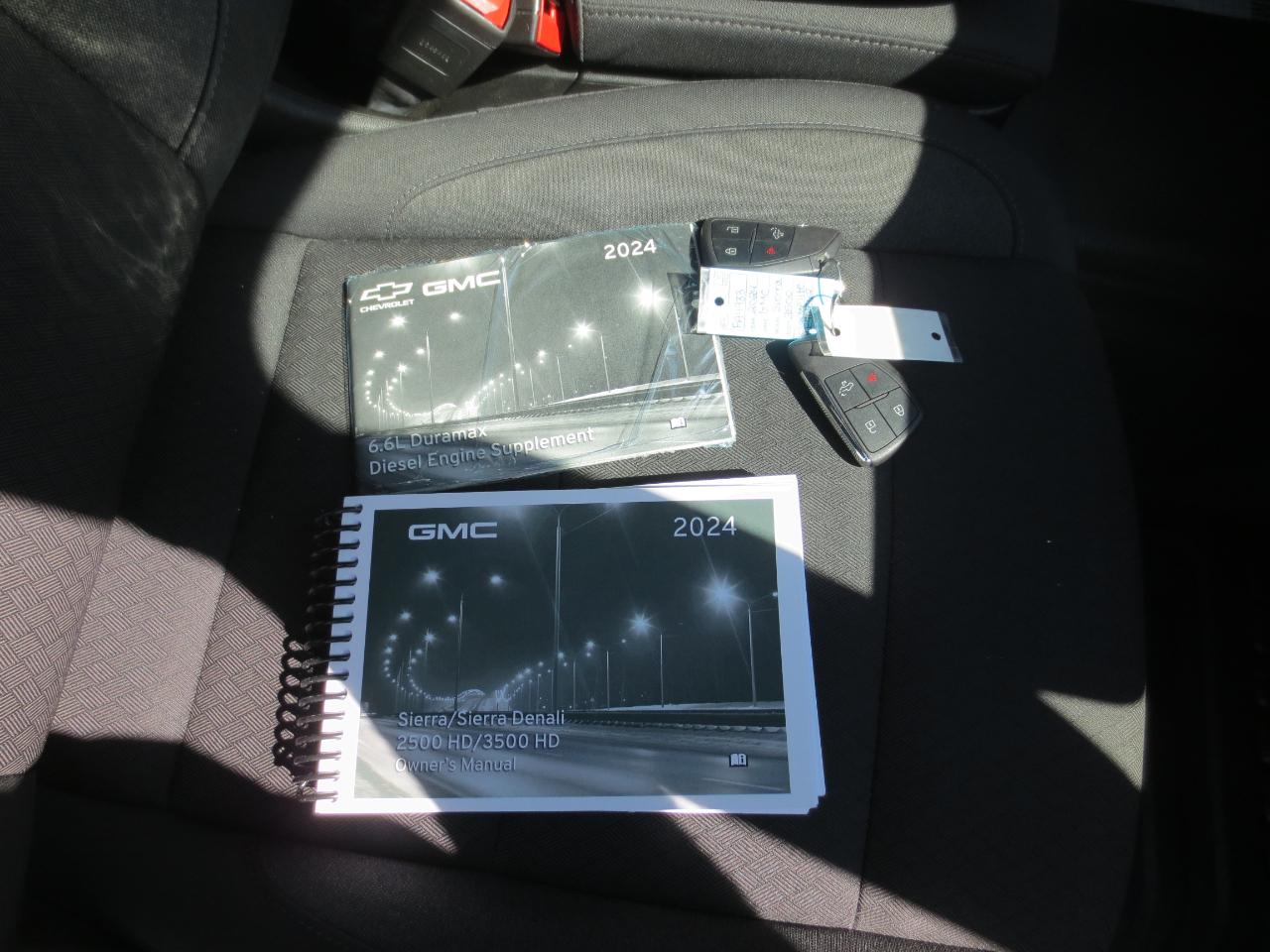 GMC Sierra 3500HD Pro Crew Cab 4WD LB 2024