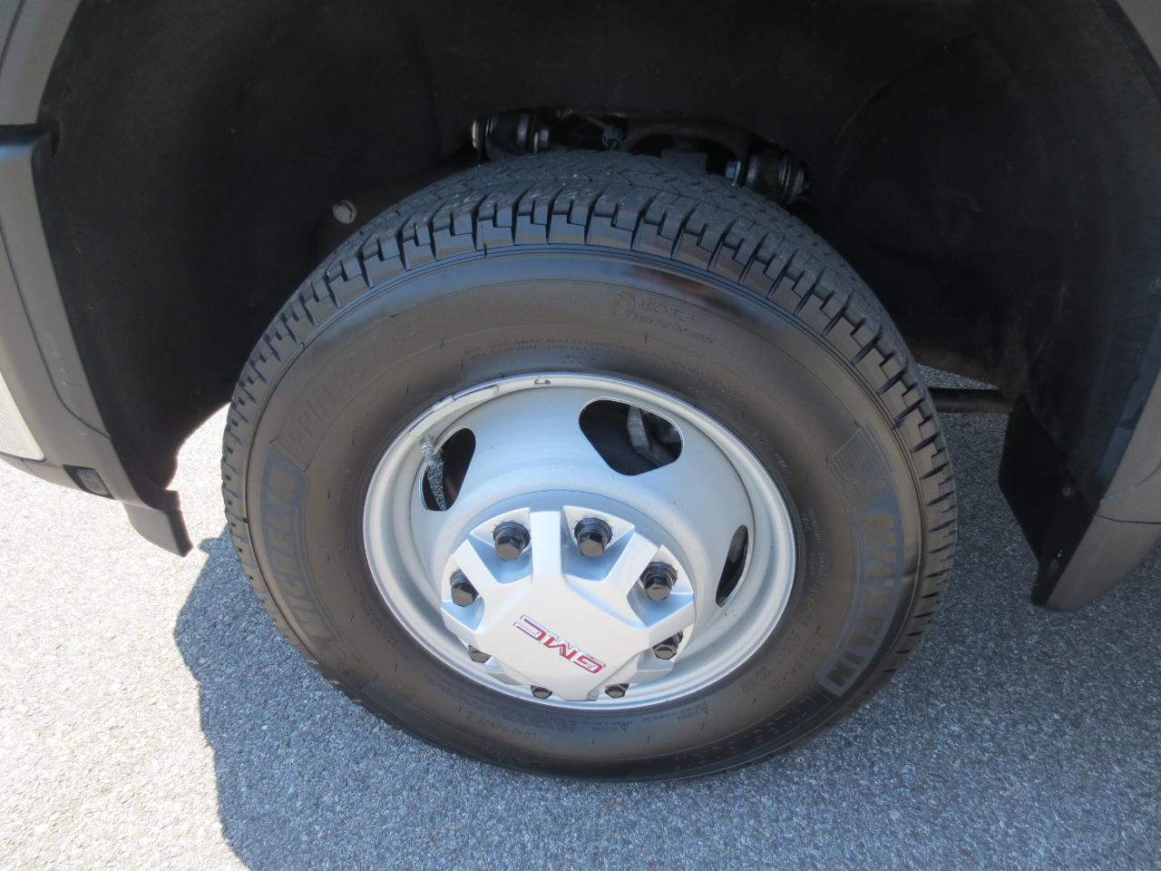 GMC Sierra 3500HD Pro Crew Cab 4WD LB 2024