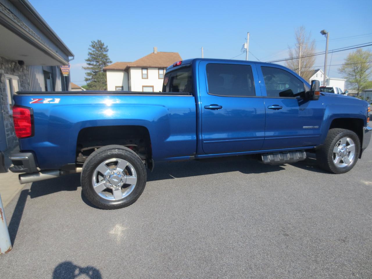 Chevrolet Silverado 2500HD LT Crew Cab Short Box 4WD 2019