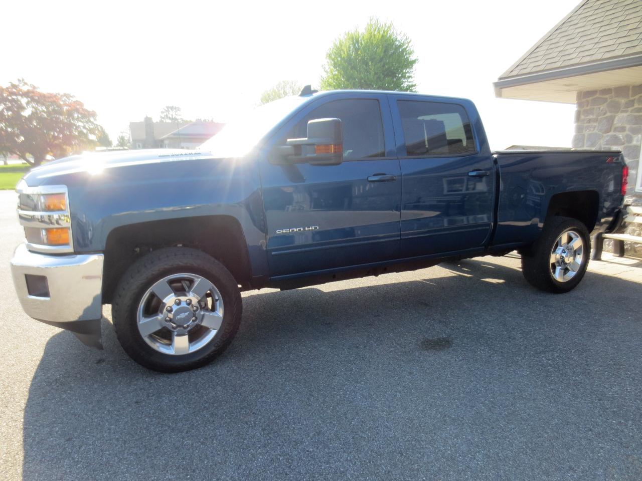 Chevrolet Silverado 2500HD LT Crew Cab Short Box 4WD 2019