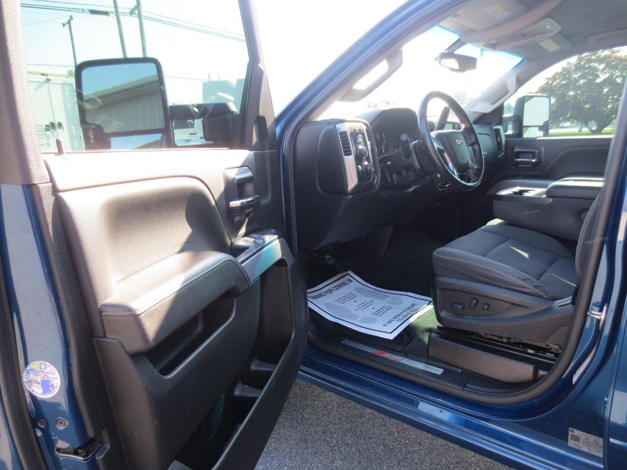 Chevrolet Silverado 2500HD LT Crew Cab Short Box 4WD 2019