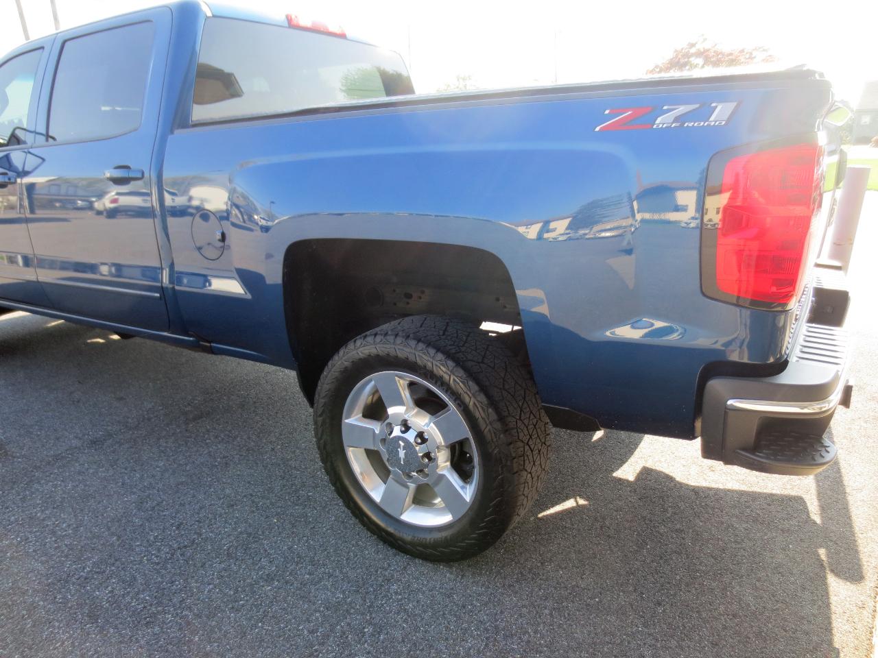 Chevrolet Silverado 2500HD LT Crew Cab Short Box 4WD 2019
