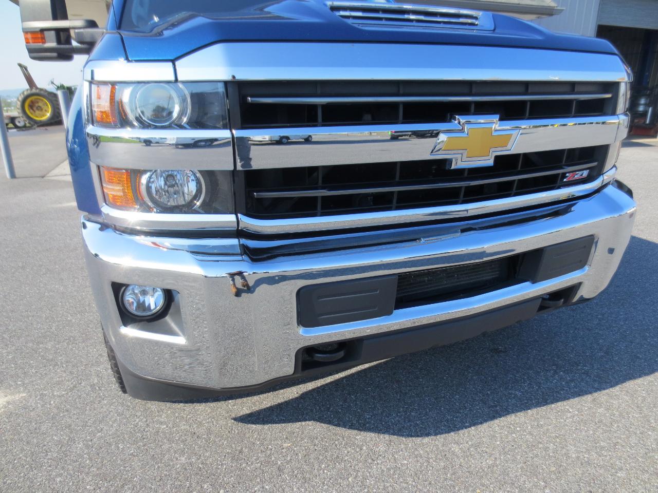 Chevrolet Silverado 2500HD LT Crew Cab Short Box 4WD 2019