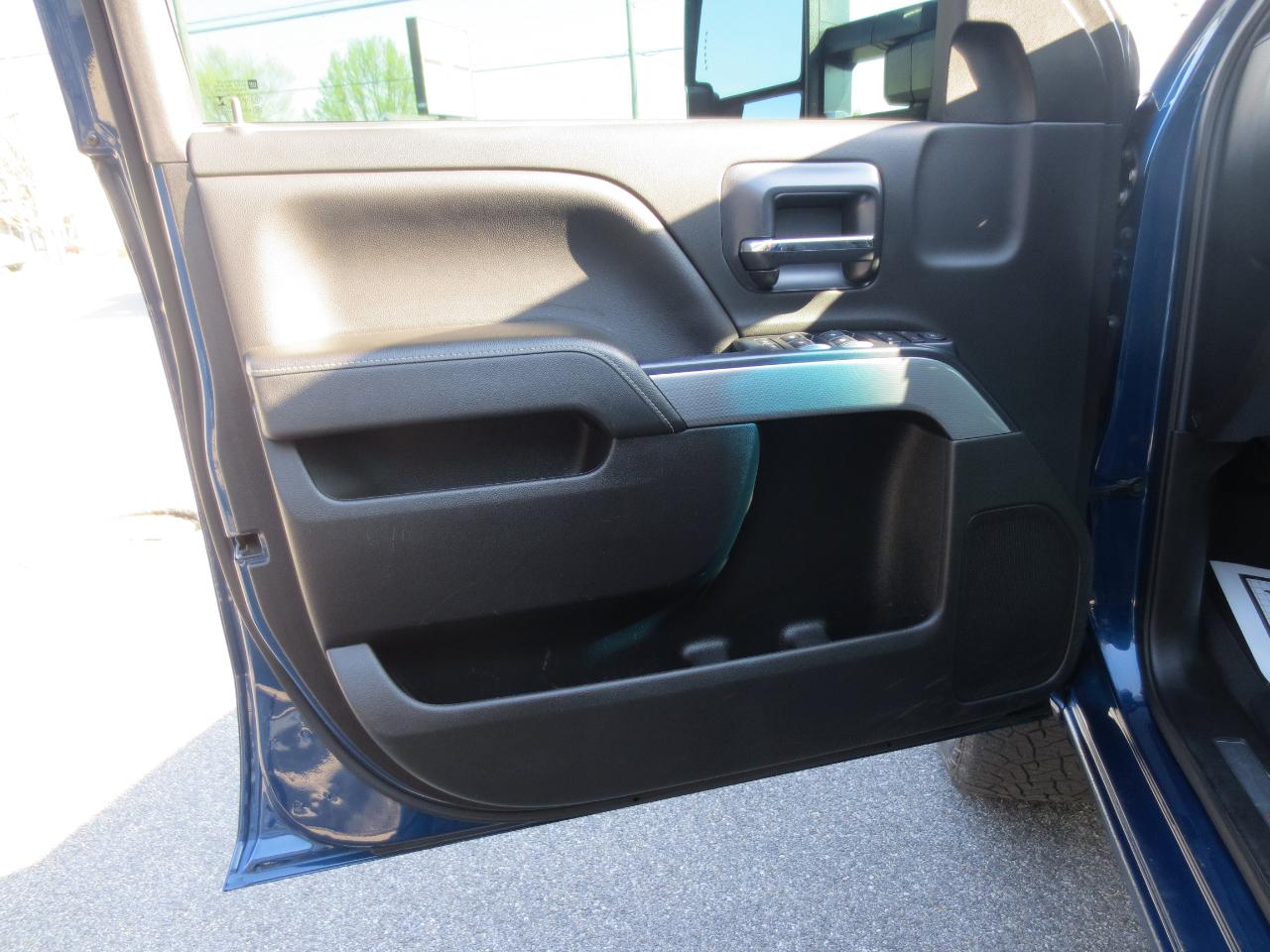 Chevrolet Silverado 2500HD LT Crew Cab Short Box 4WD 2019