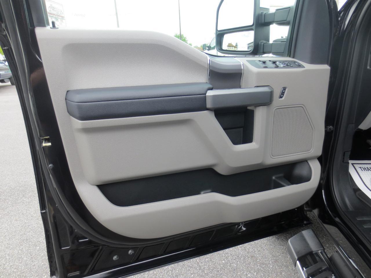 Ford F-250 SD XLT Crew Cab 4WD 2017