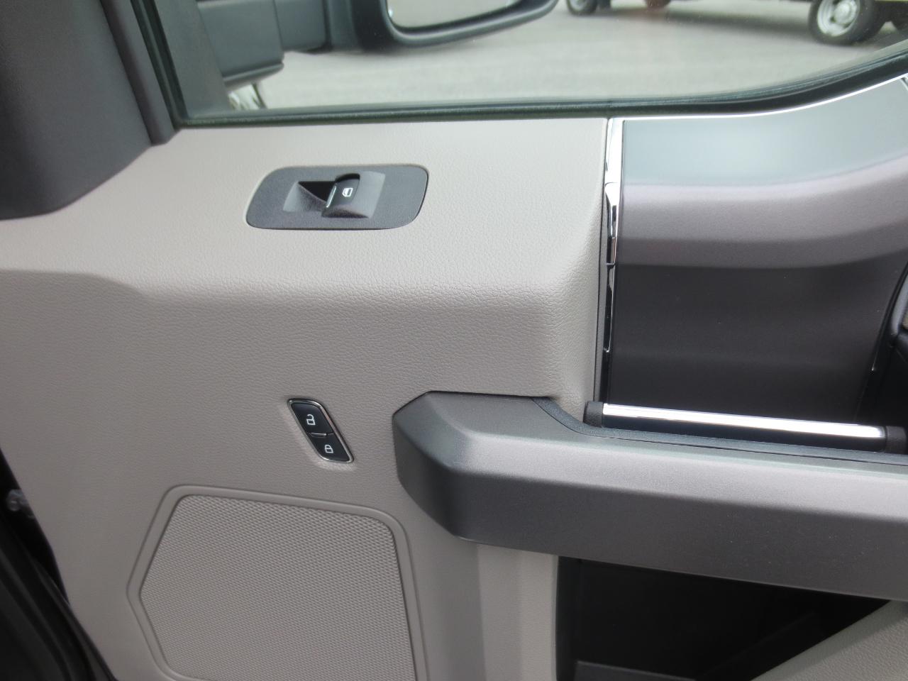 Ford F-250 SD XLT Crew Cab 4WD 2017