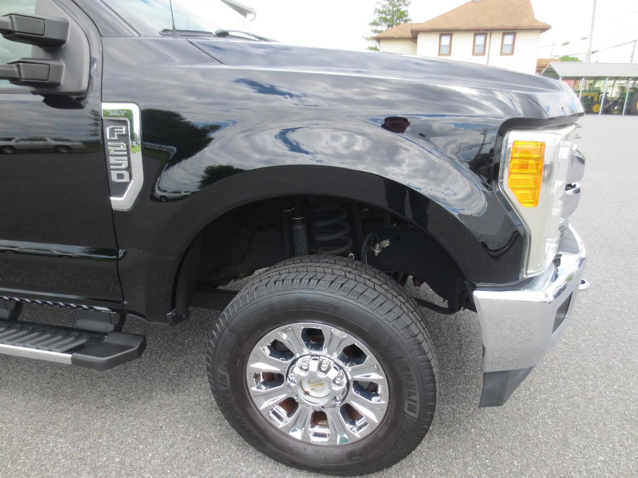 Ford F-250 SD XLT Crew Cab 4WD 2017