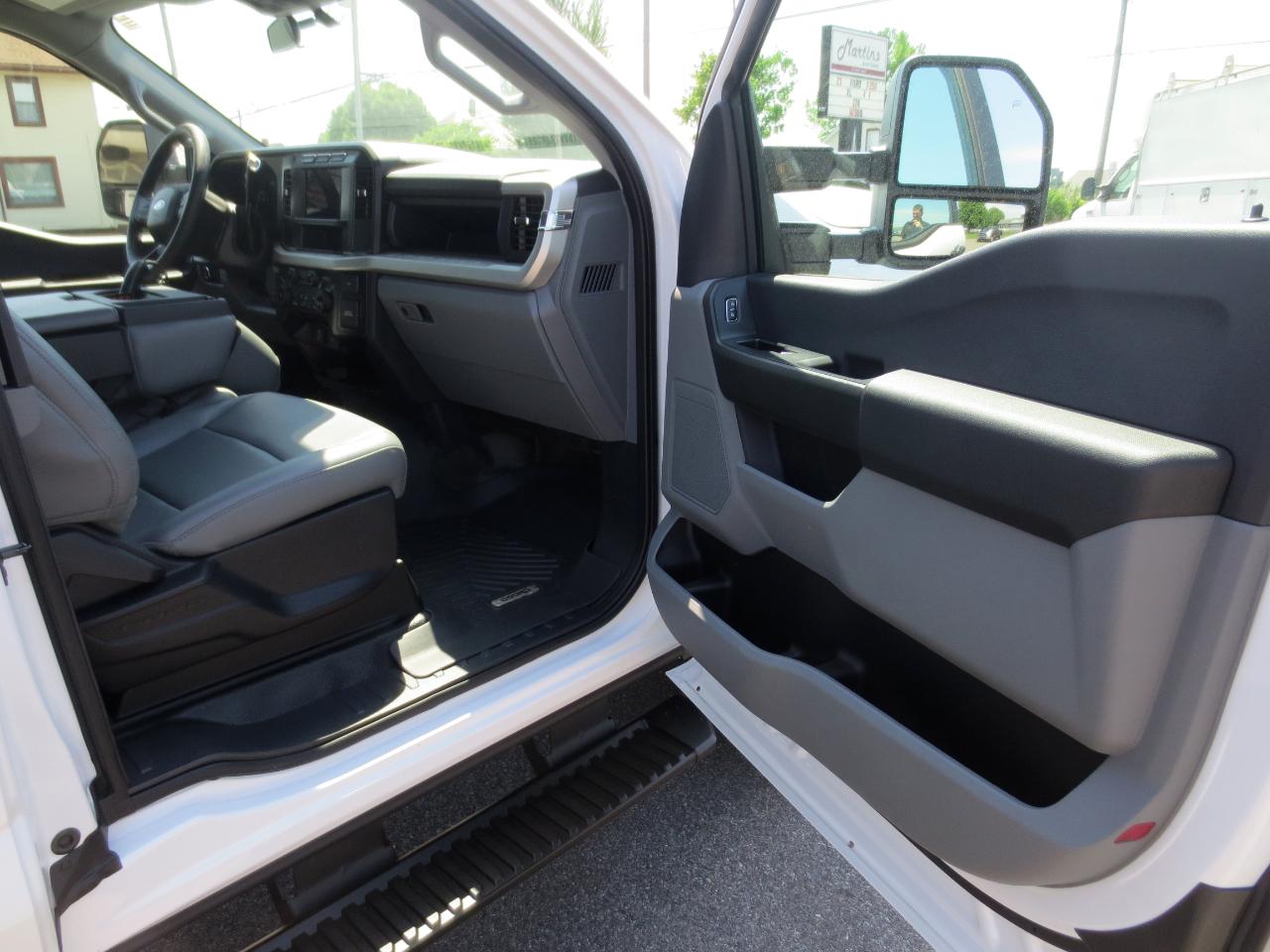 Ford F-350 SD XL SuperCab Long Bed 4WD 2024