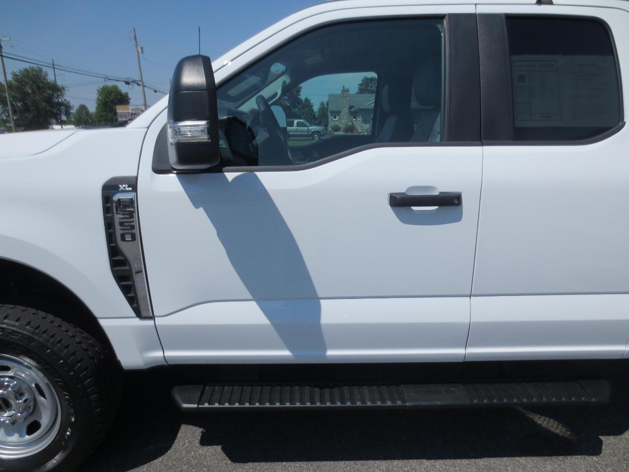 Ford F-350 SD XL SuperCab Long Bed 4WD 2024