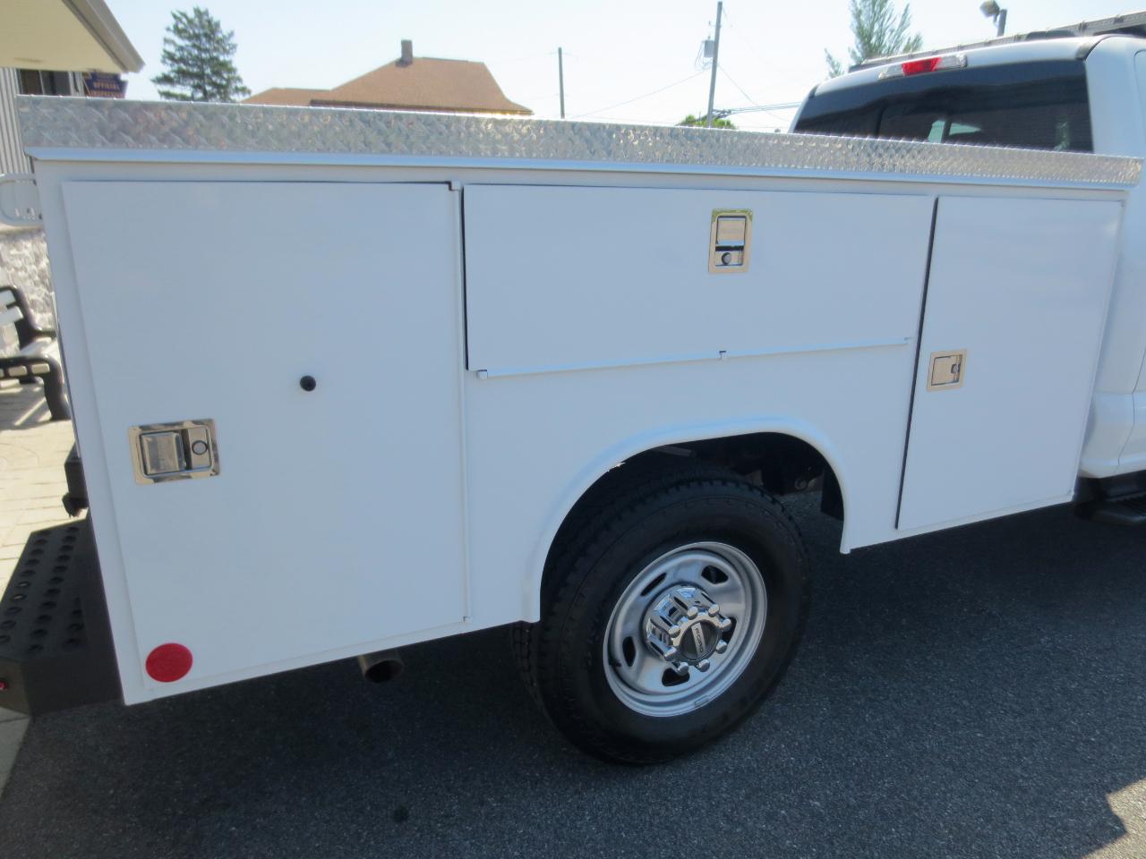 Ford F-350 SD XL SuperCab Long Bed 4WD 2024