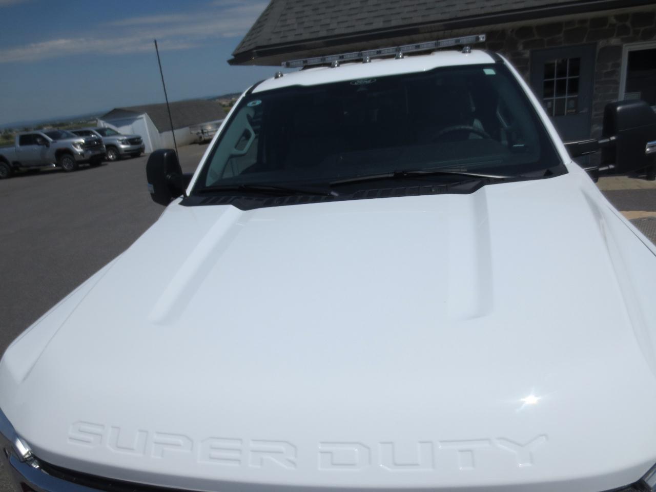Ford F-350 SD XL SuperCab Long Bed 4WD 2024