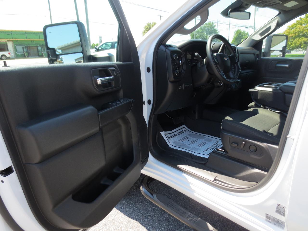 Chevrolet Silverado 2500HD Custom Crew Cab Long Box 4WD 2025