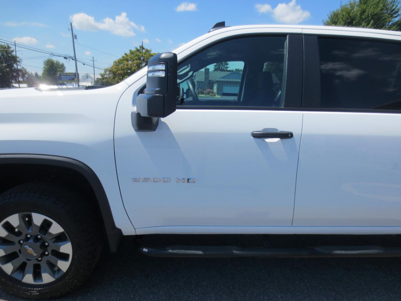 Chevrolet Silverado 2500HD Custom Crew Cab Long Box 4WD 2025