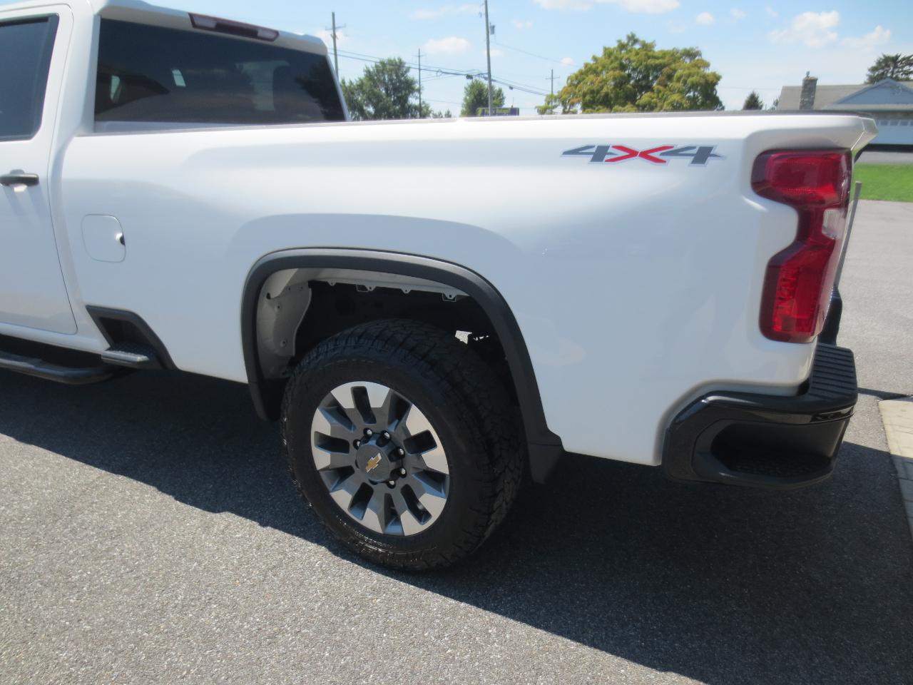 Chevrolet Silverado 2500HD Custom Crew Cab Long Box 4WD 2025