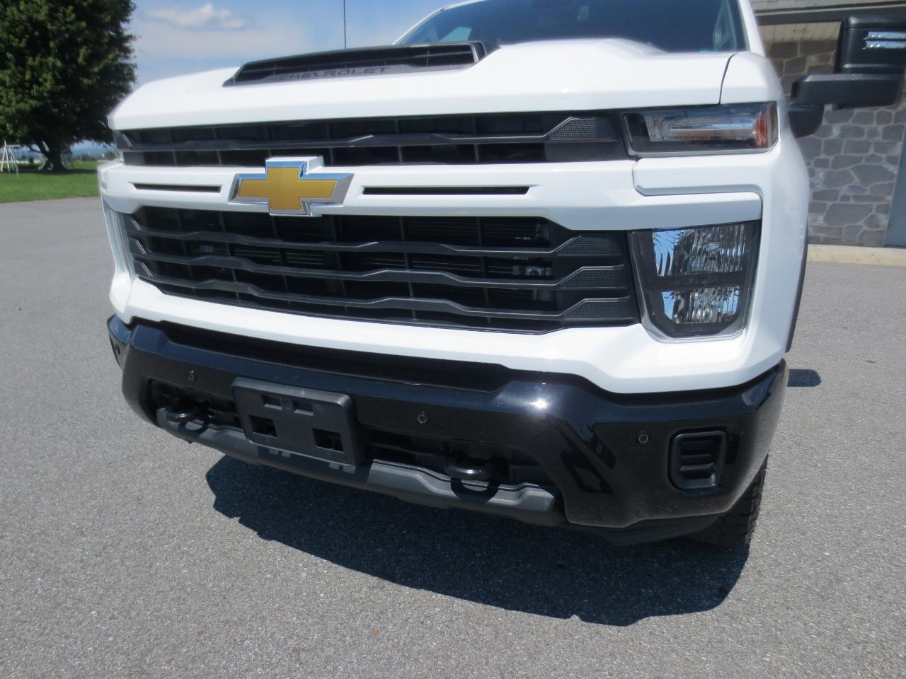 Chevrolet Silverado 2500HD Custom Crew Cab Long Box 4WD 2025