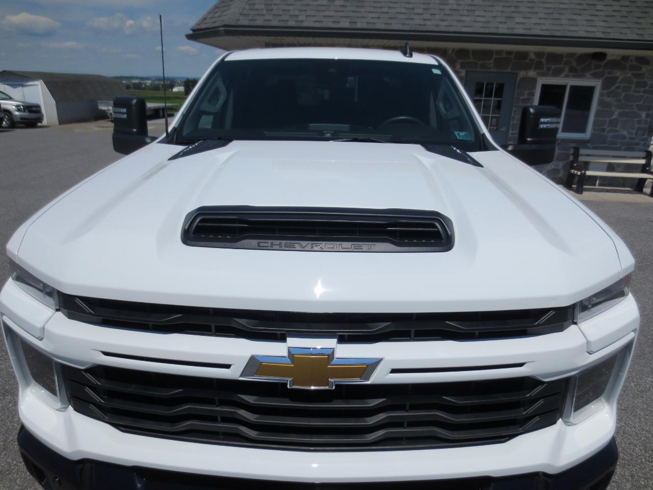 Chevrolet Silverado 2500HD Custom Crew Cab Long Box 4WD 2025