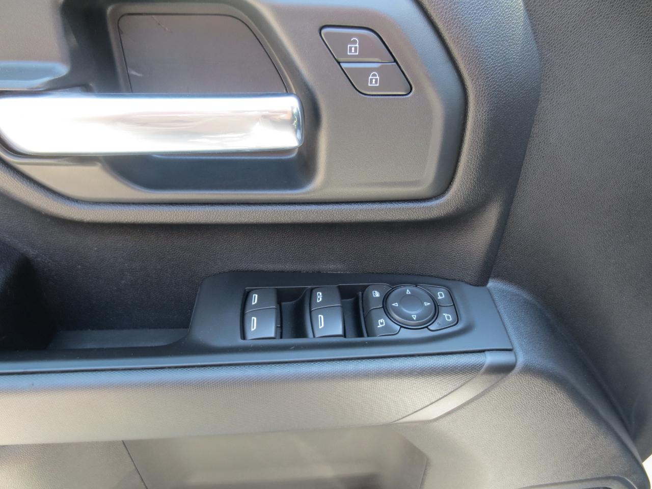 Chevrolet Silverado 2500HD Custom Crew Cab Long Box 4WD 2025