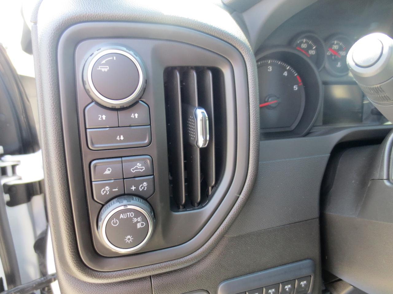 Chevrolet Silverado 2500HD Custom Crew Cab Long Box 4WD 2025